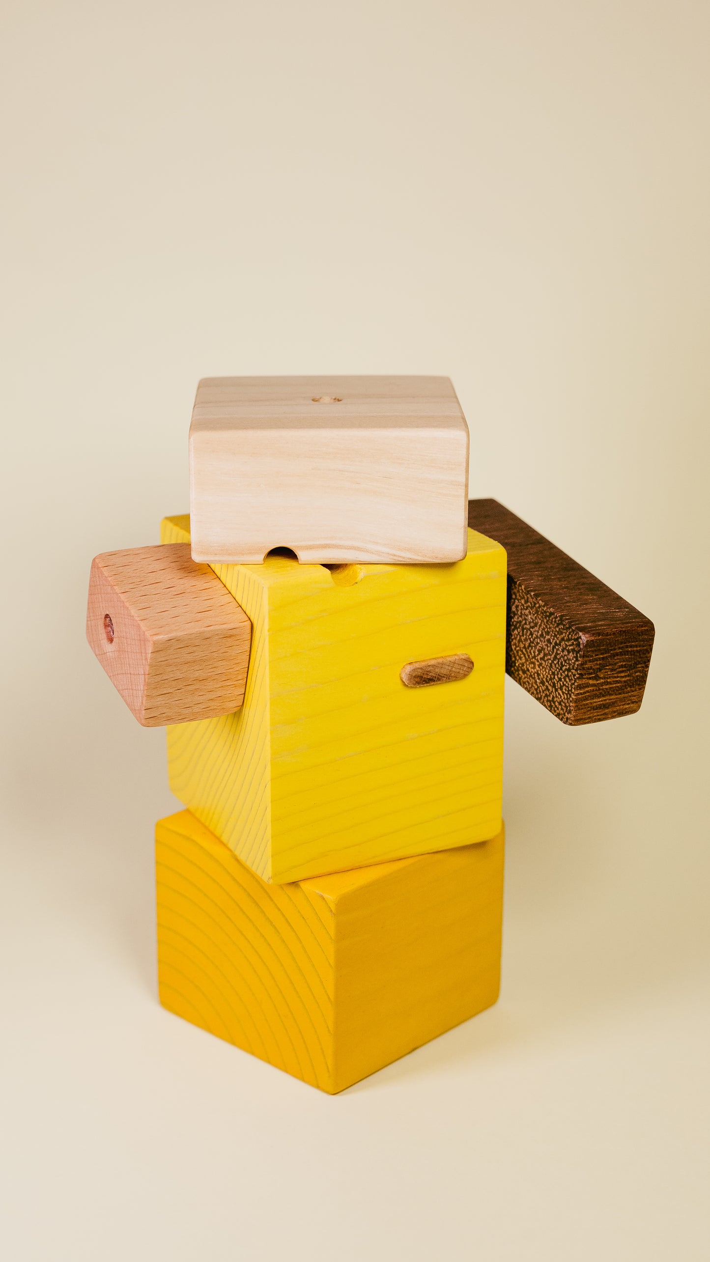 Assimétricos - bonecos de madeira