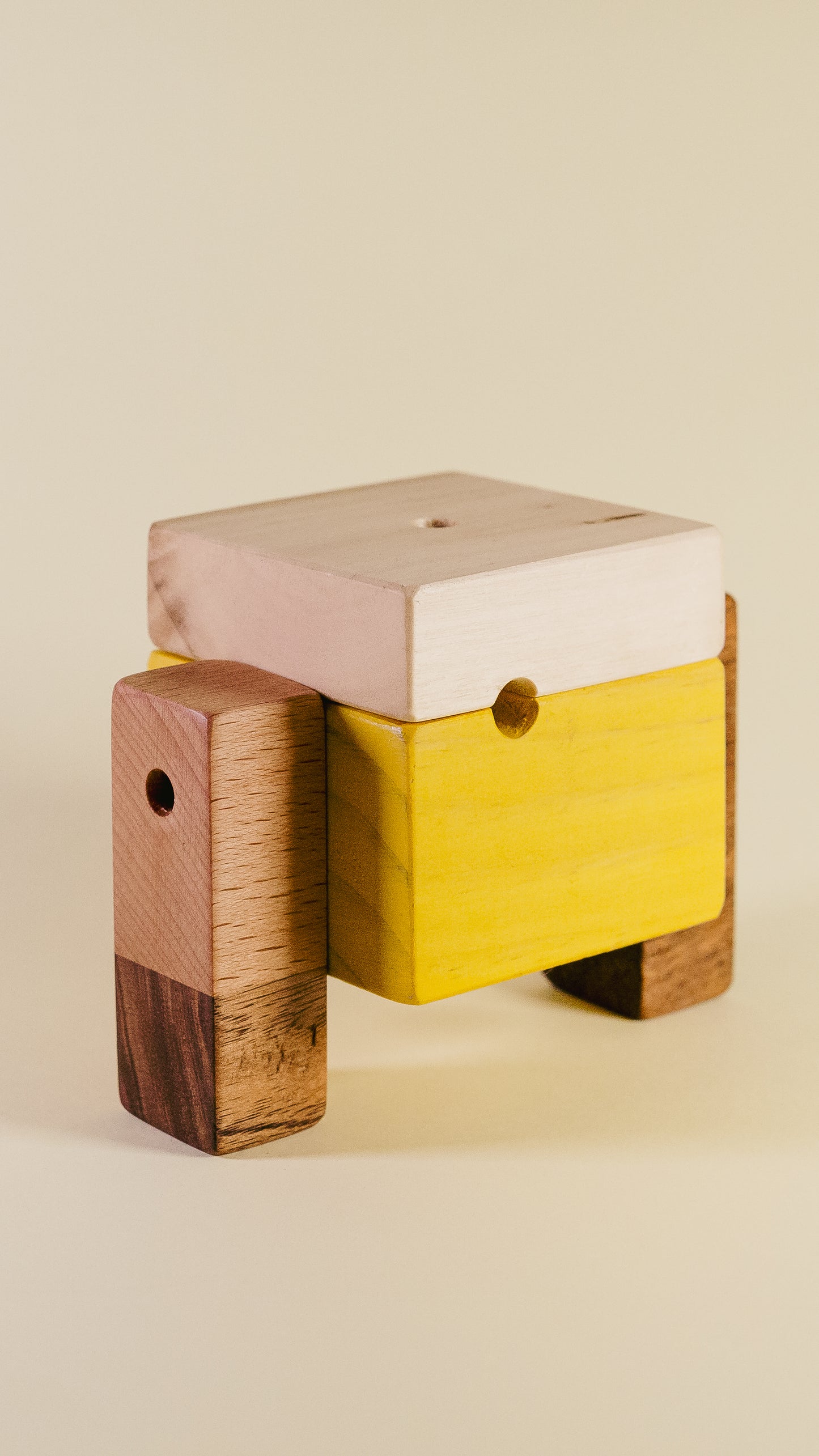 Assimétricos - bonecos de madeira