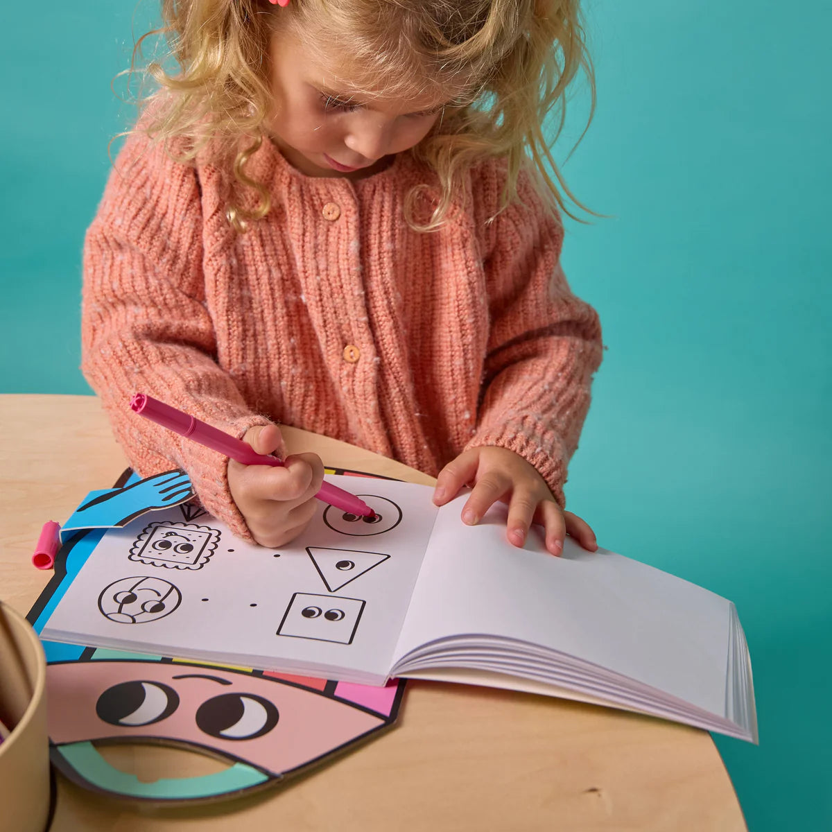 Livro de autocolantes Montessori - Geometric Shapes