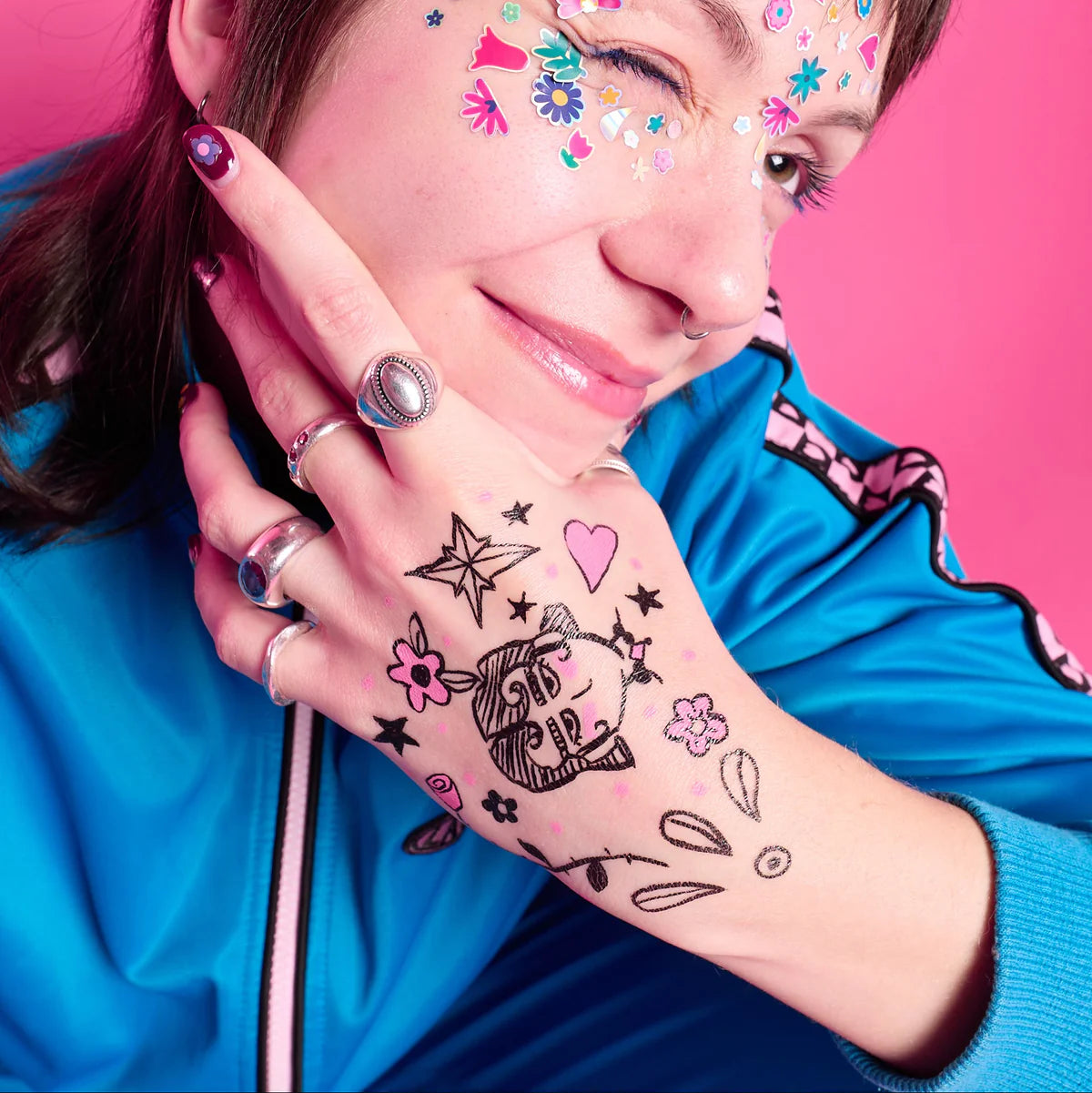 Kit de tatuagens temporárias com marcadores de tinta e stencil - Love